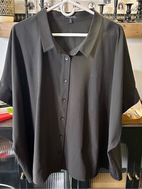 Universal Standard Black Short-Sleeve Button-Down Cropped Shirt